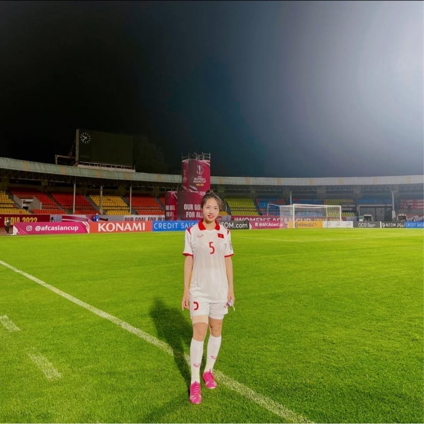 Hậu vệ Trần Thị Duyên sinh năm 2000 từng được HLV Mai Đức Chung gọi lên tuyển nữ Việt Nam dự VCK Asian Cup 2022, qua đó giành vé dự World Cup nữ 2023