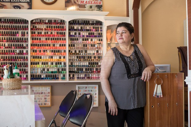 Câu chuyện của 2 phụ nữ gốc Việt làm nghề nail ở Mỹ: Tiền kiếm dễ nhưng nước mắt chảy ngược vào trong, đánh đổi sức khỏe để mưu sinh trên đất khách - Ảnh 1.