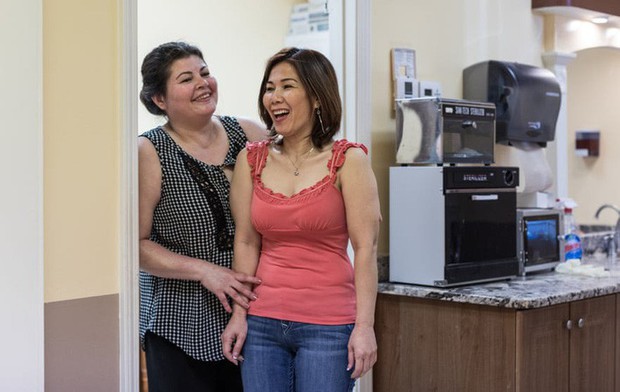 Câu chuyện của 2 phụ nữ gốc Việt làm nghề nail ở Mỹ: Tiền kiếm dễ nhưng nước mắt chảy ngược vào trong, đánh đổi sức khỏe để mưu sinh trên đất khách - Ảnh 7.