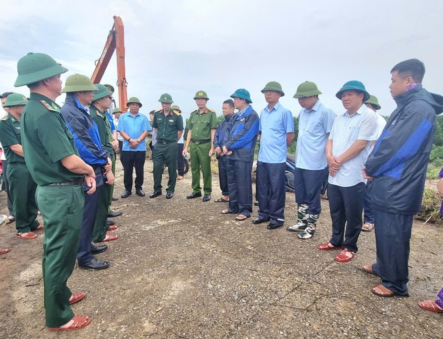 Siêu bão YAGI: Hà Nội cȃy ᵭổ ʟa ʟiệt, ᵭã có trường hợp tử ⱱoոɢ - Ảnh 10.