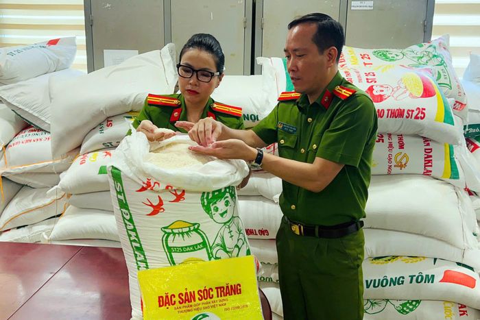 Số lượng gạo là hàng giả được cơ quan công an thu giữ là khoảng 6 tấn. Ảnh: M.T.