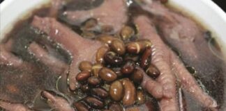 Tác dụng của chân gà hầm đậu đen tốt ngang nhân sâm