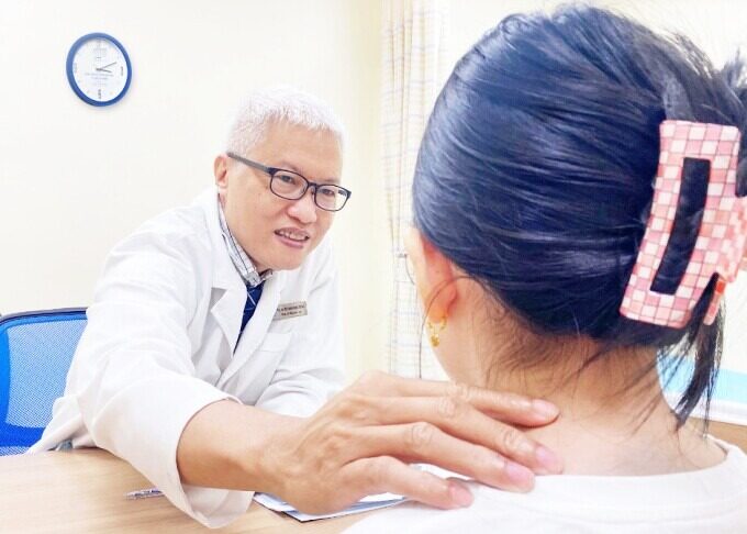 Bé gái 9 tuổi phát hiện mắc u ng th ư sớm từ việc làm củɑ mẹ lúc tắm cho con