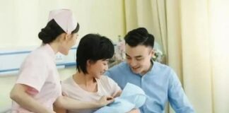 “Người đầu tiên đón trẻ” sau khi em bé chào đời là rất quan trọng. Ba người này cố gắng ‘tránh xa’, đây không hề mê tín