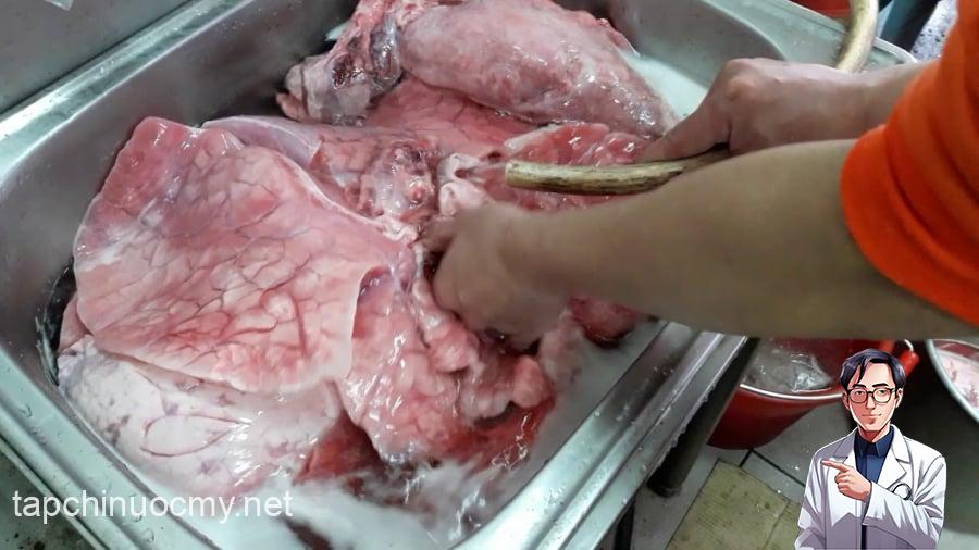 Khi ăn phần này, rất dễ nạp vào cơ thể nhiều bụi bẩn, kim loại nặng. 
