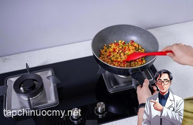 Tại sao khȏng nên nấu ăn ở ngăn bên trái của bḗp gas? Đȃy là 2 lý do - 1