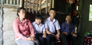 Cha bỏ rơi từ nhỏ, nam sinh đỗ ĐH Bách khoa chỉ ước mỗi tháng có được thùng mì tôm để có thể tiếp tục đến giảng đường