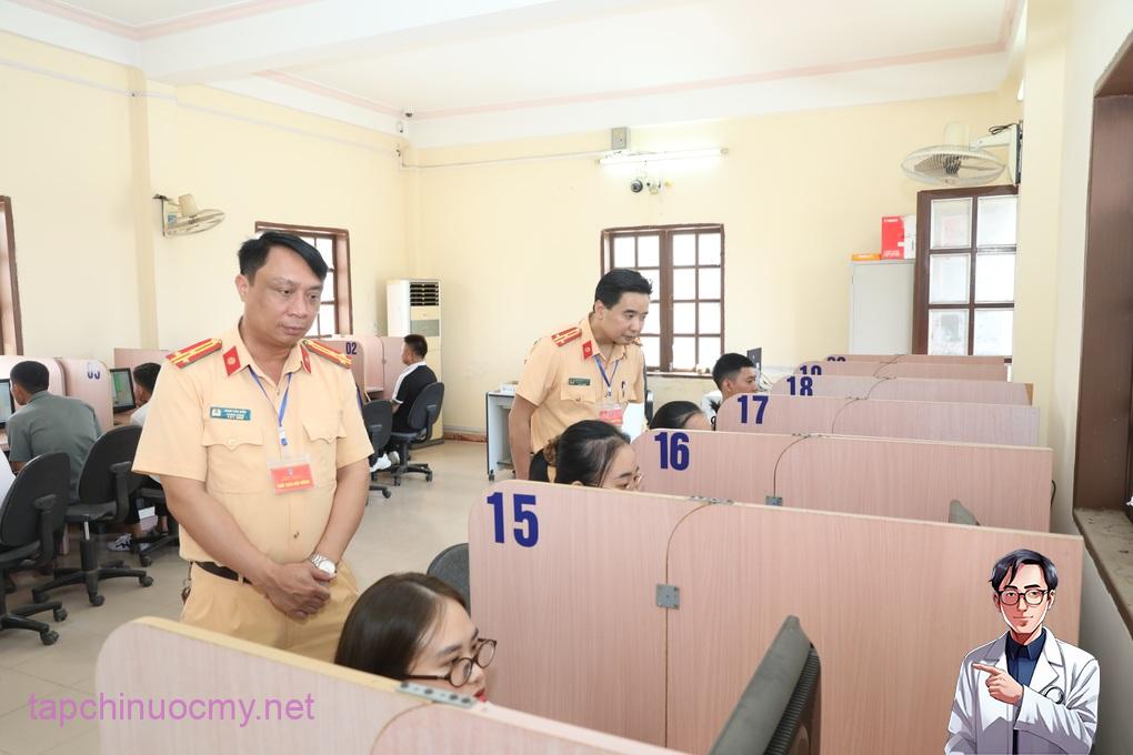 Từ 1/6, thi sát hạch lý thuyết lái xe sẽ dùng bộ đề 600 câu hỏi mới - 1
