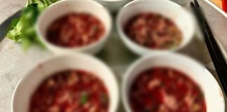 Hai người ở Hưng Yên tử vong sau khi ăn tiết canh lợn