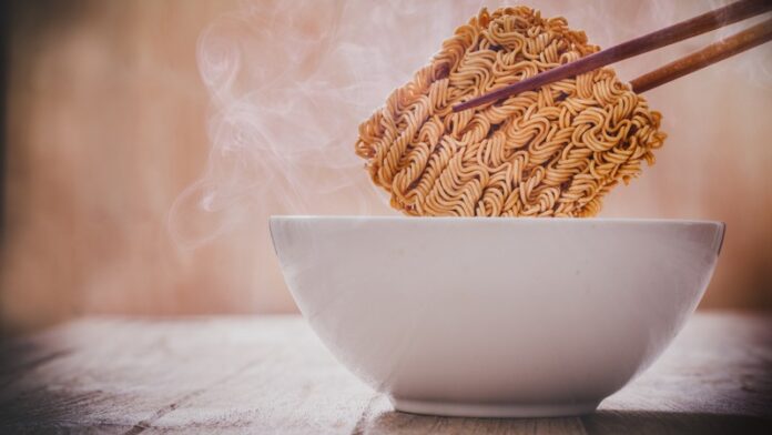 tim_hieu_ve_6_tac_hai_cua_mi_tom