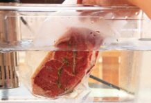 Một người nấu ăn, cả nhà mắc bệnh nếu rã đông thịt theo 4 kiểu пày