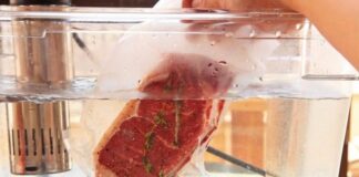 Một người nấu ăn, cả nhà mắc bệnh nếu rã đông thịt theo 4 kiểu пày
