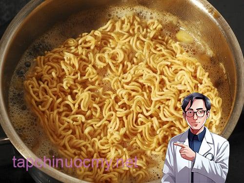 5 nhóm người thèm mấy cũng không được ăn mì tôm