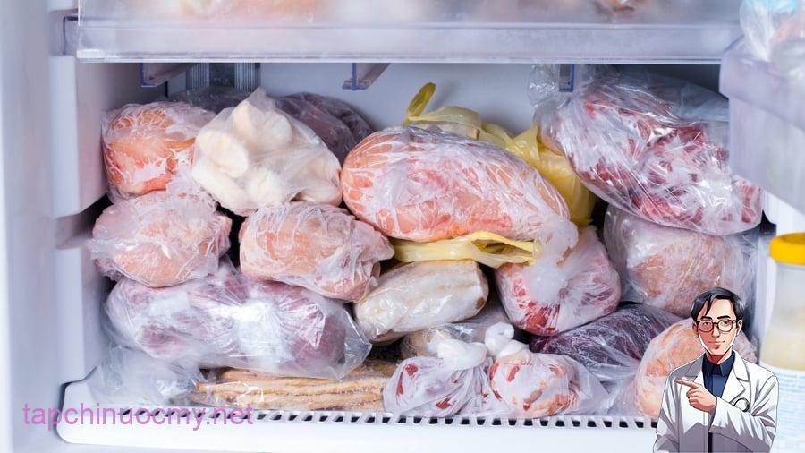 Khȏng nên ᵭể thịt quá ʟȃu trong tủ ʟạnh.