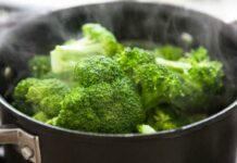 Lười đến mấy cũng phải chần qua 4 loại rau này nếu không muốn thận đầy sỏi