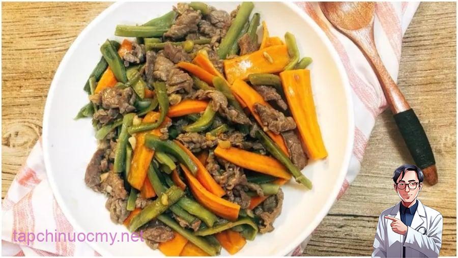 Khi chọn rau tiến vua, hãy ưu tiên những cọng có màu xanh đậm, không có dấu hiệu úa vàng.