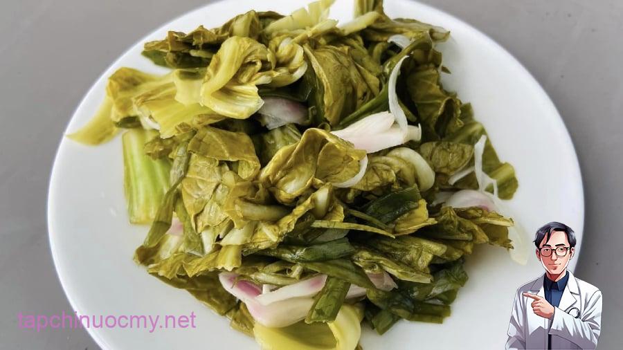 Các loại dưa muối thường chứa nhiều muối. Ăn thực phẩm này thường xuyên làm tăng nguy cơ bị đột quỵ.