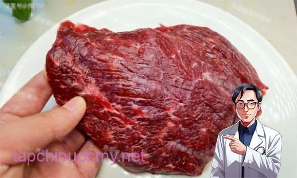 Thông thường, nhiều người có thói quen ướp thịt bò trực tiếp với muối và rượu nấu ăn để khử mùi và tăng hương vị.