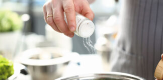 Hàng triệu người đang nêm gia vị vào thức ăn sai cách, vừa không ngon lại biến thành “thuốc độc” lúc nào không hay