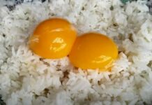 Có nên trộn cơm với trứng trước khi rang không, nhiều người làm sai khiến cơm rang bị bết dính, không tơi giòn