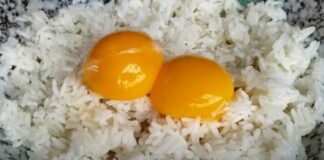 Có nên trộn cơm với trứng trước khi rang không, nhiều người làm sai khiến cơm rang bị bết dính, không tơi giòn
