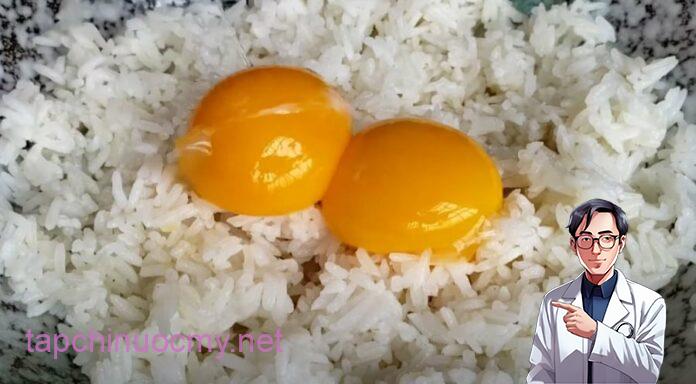 Có nên trộn cơm với trứng trước khi rang không, nhiều người làm sai khiến cơm rang bị bết dính, không tơi giòn