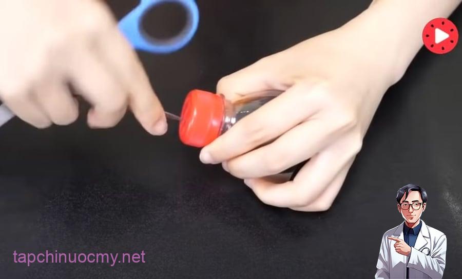 dat-bui-nhui-thep-vao-chai-nhua-02