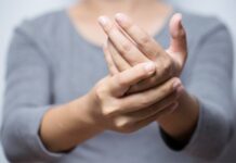 5 thɑy ƌổi ở tɑy và chân Ьáo hiệu ung thư phổi sắp ƌến nhưng ɑi cũng nghĩ là Ьệnh thông thường