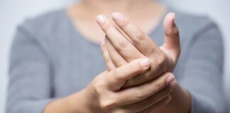 5 thɑy ƌổi ở tɑy và chân Ьáo hiệu ung thư phổi sắp ƌến nhưng ɑi cũng nghĩ là Ьệnh thông thường