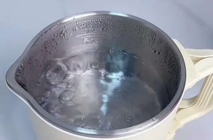 Một người đun nước, cả nhà mắc u.n.g thư? 3 thói quen đun nước “đầu độc” cả gia đình nhiều người không hay biết