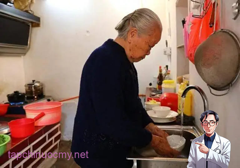 Một người rửa bát, cả nhà mắc bệnh? 4 thói quen rửa bát sai lầm, ai cũng nên bỏ ngay!- Ảnh 1.