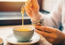5 lợi ích tuyệt vời khi uống mật ong với nước ấm vào buổi sáng