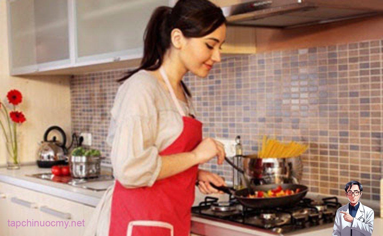 Để tránh trạng tình trạng xoong, nồi bị đen khó lau rửa, Đây là các cách sử dụng bếp ga. (Ảnh minh họa)