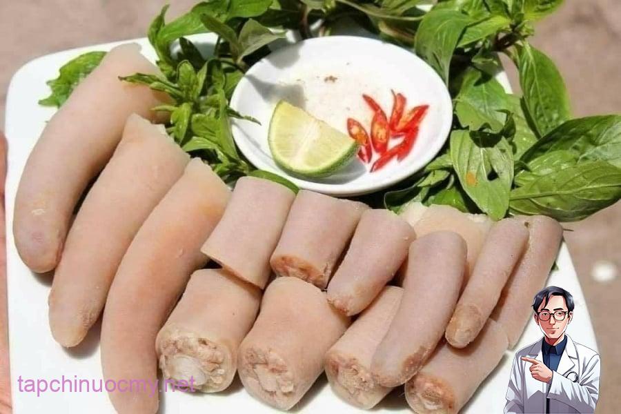 Đuôi lợn chiên giòn là món nhậu tuyệt hảo để lai rai cùng bạn bè. 