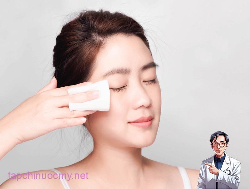 Nhiều người cho rằng tẩy tế bào chết sẽ giúp da sáng nhanh trước Tết, nhưng với làn da đang nhạy cảm, điều này có thể phản tác dụng. 