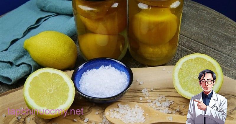 5 người không nên uống nước chanh muối