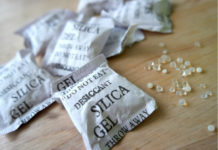 Con trai 3 tuổi ăn phải gói hút ẩm, pha xử lý thông minh trong 30 giây của bà mẹ đã cứu con thoát khỏi tử thần