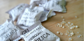 Con trai 3 tuổi ăn phải gói hút ẩm, pha xử lý thông minh trong 30 giây của bà mẹ đã cứu con thoát khỏi tử thần