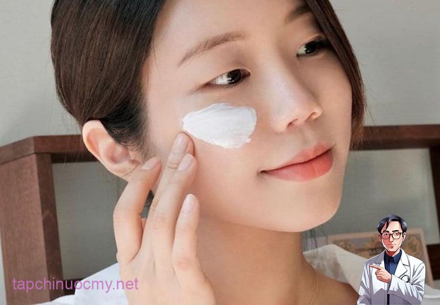 Khi da đủ ẩm, bề mặt da trở nên mềm mại hơn, hàng rào bảo vệ da hoạt động hiệu quả và quá trình tái tạo tự nhiên diễn ra thuận lợi hơn.