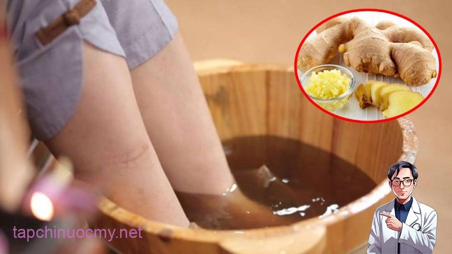 Ngâm chân bằng nước muối gừng ấm mang lại nhiều lợi ích cho cơ thể như làm ấm người, giúp hỗ trợ điều trị cảm lạnh.