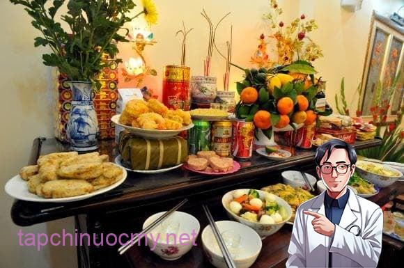 Sau mùng 3 Tết, gia chủ nên thay hoặc hạ những bình hoa, cành đào, cành mai đã héo. 