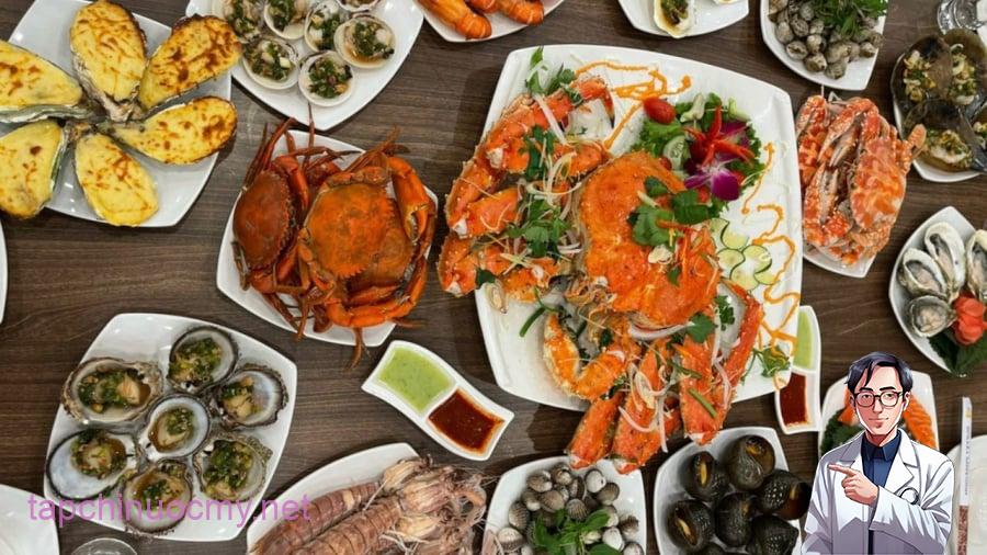 Các loại thủy, hải sản đã được nấu chín cũng không nên để quá lâu, kể cả khi được bảo quản trong tủ lạnh.