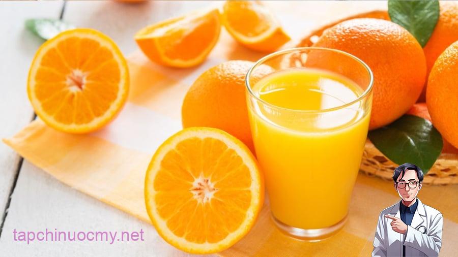 Nước ép của các loại trái cây có múi chứa nhiều vitamin và khoáng chất, chất chống oxy hóa có tác dụng bảo vệ cơ thể, hỗ trợ cải thiện tình trạng thiếu máu não.