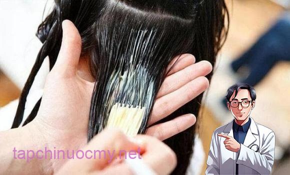 Các chuyên gia khuyến nghị nên nhuộm khi tóc khô. 