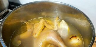 Cách luộc gà không bị nứt, da vàng giòn, khi chặt 10 miếng đẹp như 10