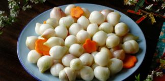 Tết ăn hành muối giúp giải ngấy nhưng có 5 nhóm người cần tránh xa