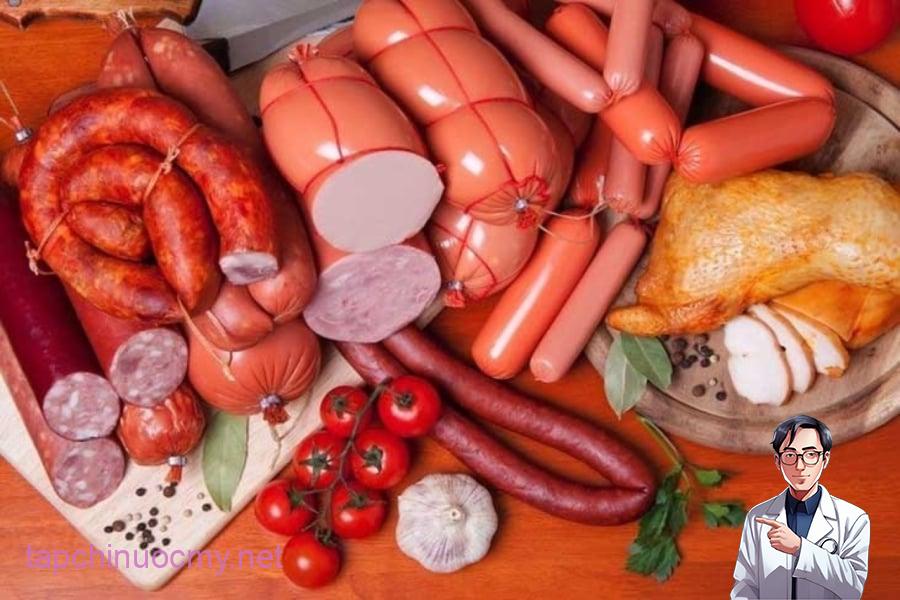 Thực phẩm chế biễn sẵn - đây lại là nhóm thực phẩm có nguy cơ cao đối với sự phát triển của khối u. (Ảnh minh họa)