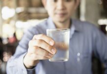 4 cách chữa đau nhức đầu hiệu quả, vì say rư ợu trong bữa tiệc cuối năm