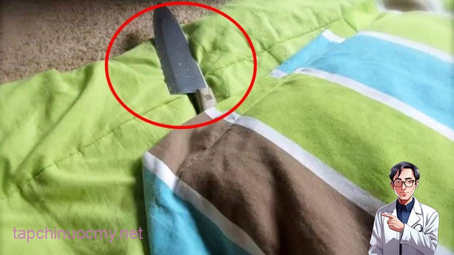 Theo quan điểm phong thủy, không nên đặt đồ vật tinh tế như dao, kéo ở khu vực đầu giường.