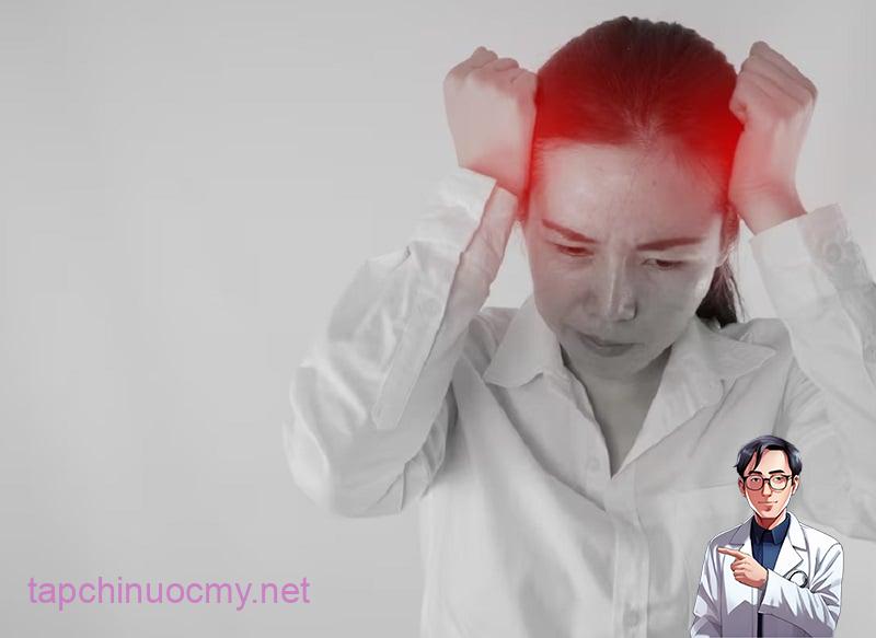 Đau đầu đến đột ngột như một nhát dao đâm, tập trung ở một vùng hoặc lan tỏa toàn bộ đầu. Hãy cảnh giác vơi cơn đột quỵ có thể đến. (Ảnh minh họa)